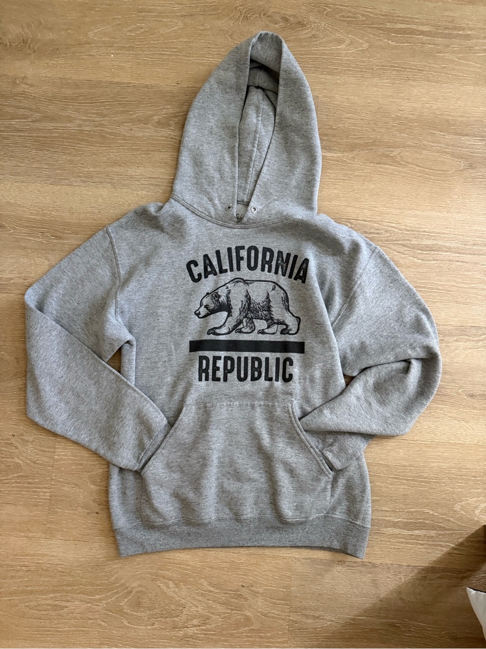 California Republic Gray Bear Graphic Hoodie